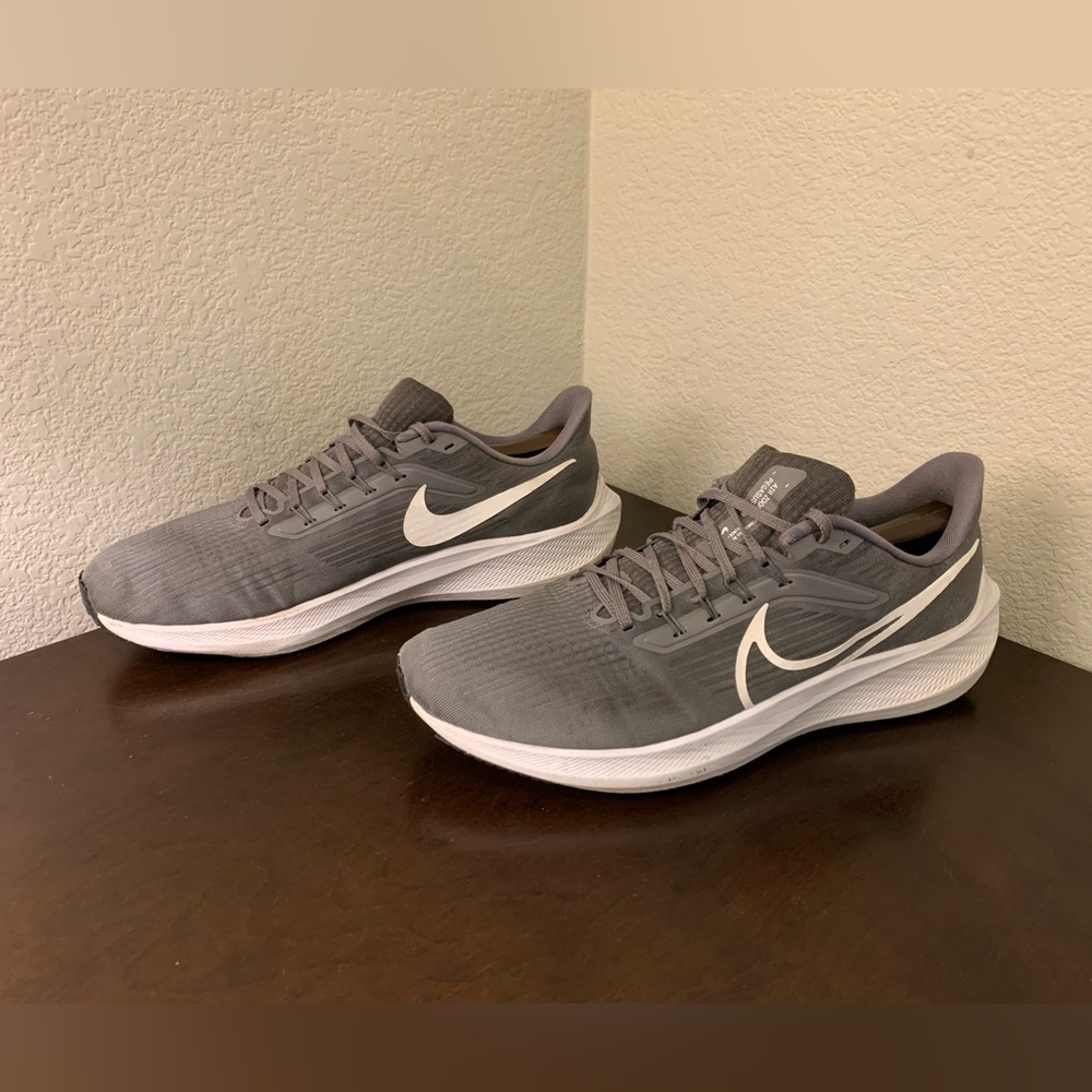 Nike Air Zoom Pegasus 38 TB Running Shoes Gray White Shoes Men's Size 11 Beaters